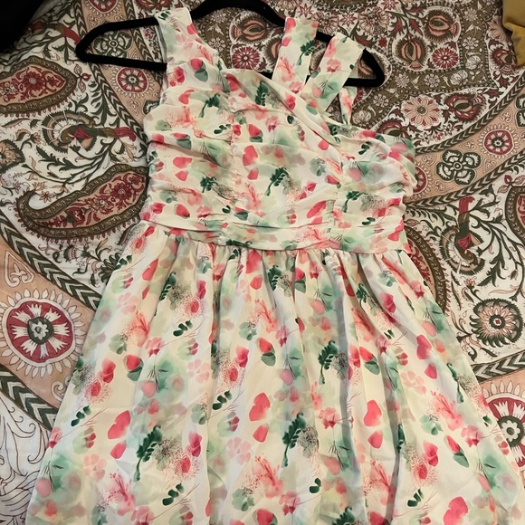 8 DRESSES - Picture 5 of 8